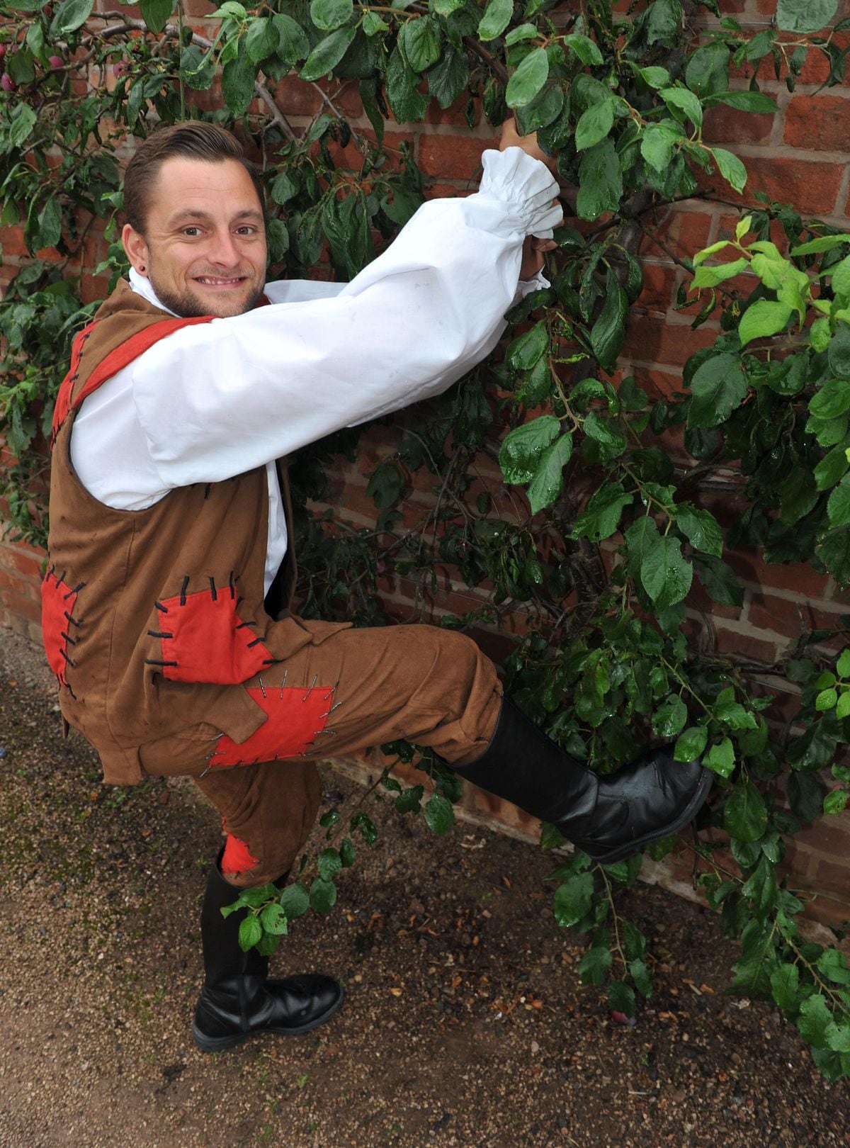 Fe Fi Fo Fum Giant Panto Jack And The Beanstalk Coming To Telford