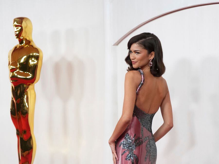 Zendaya Margot Robbie And Emily Blunt Lead Sparkling Oscars Red Carpet