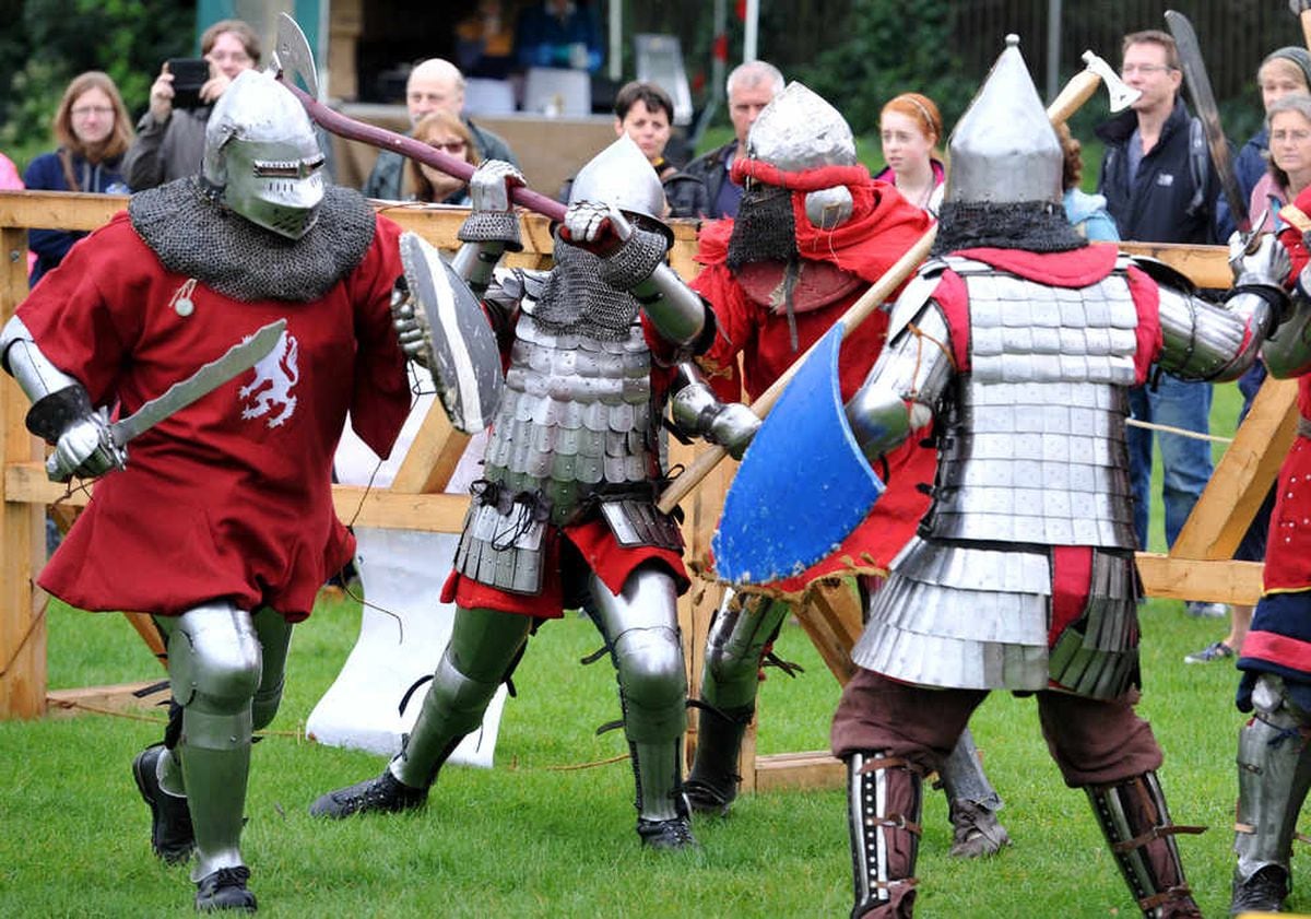 Video and pictures: Real blood spilled at Ludlow Castle battle ...