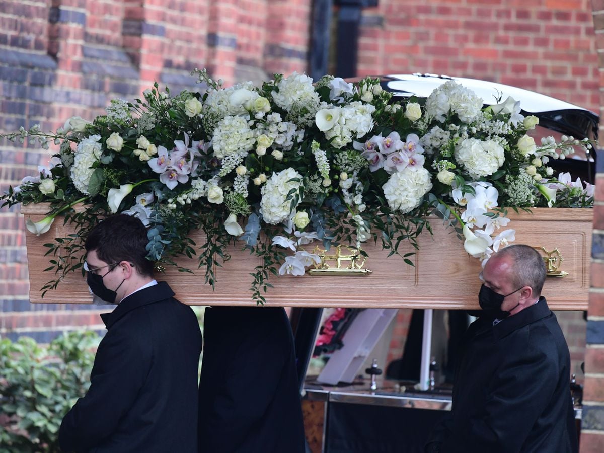 Dame Barbara Windsor Laid To Rest With Flowers Spelling Out Babs And   CPMXMBHTSFH3JAD6OZXYBZQCYI 