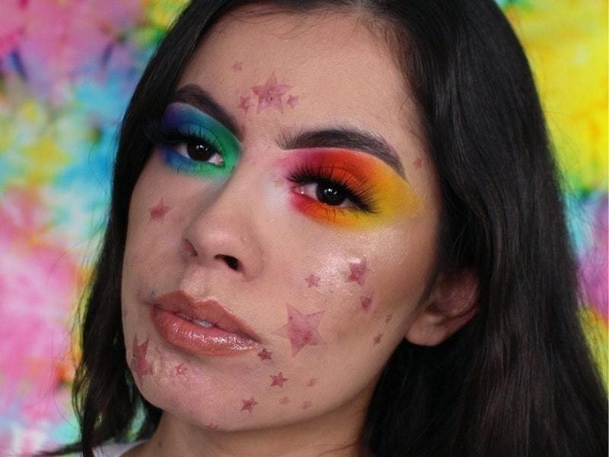 Make-up artist embraces her acne with beautiful and unique starry look