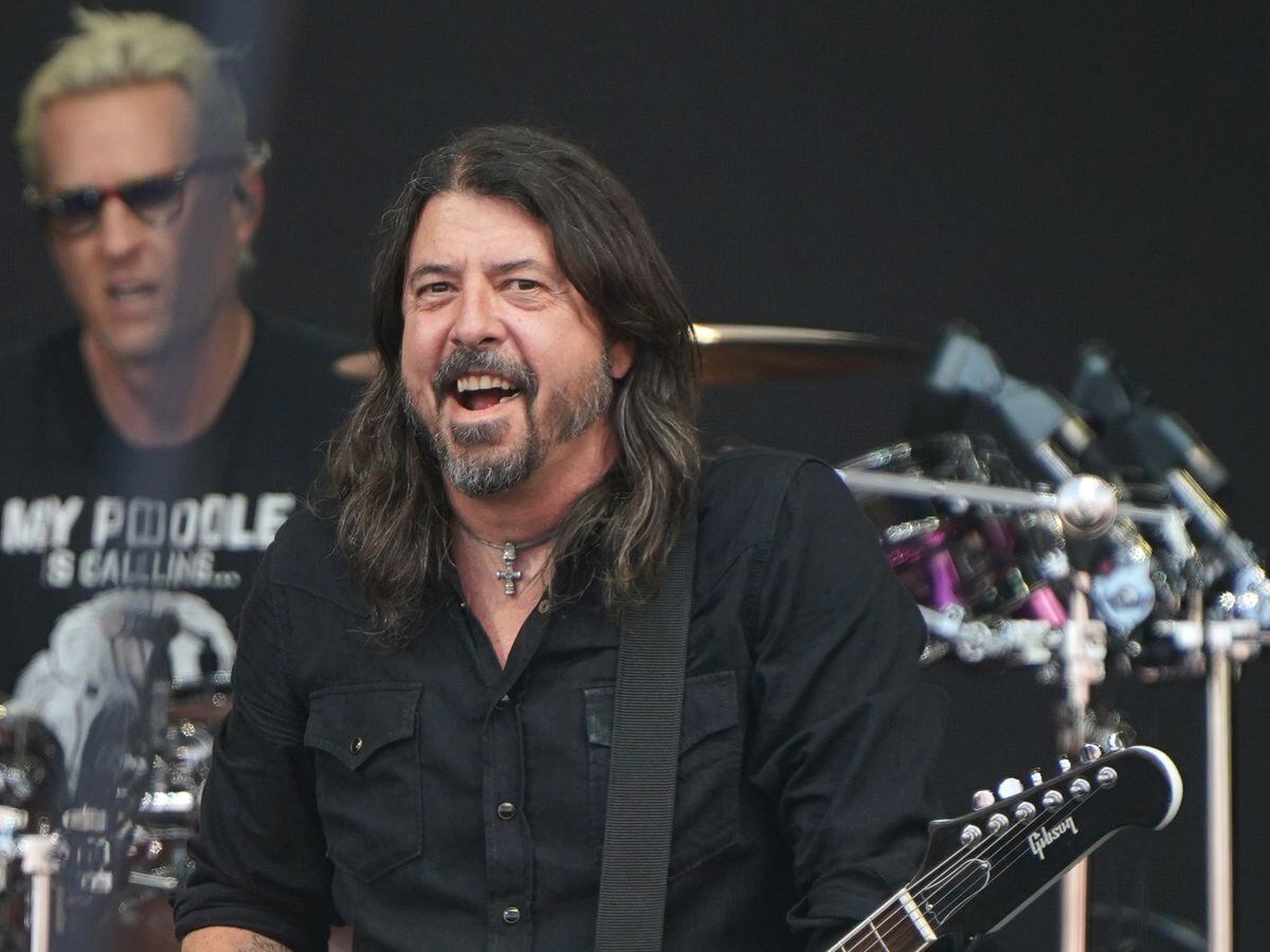 Foo Fighters take train to Glastonbury to perform surprise mainstage