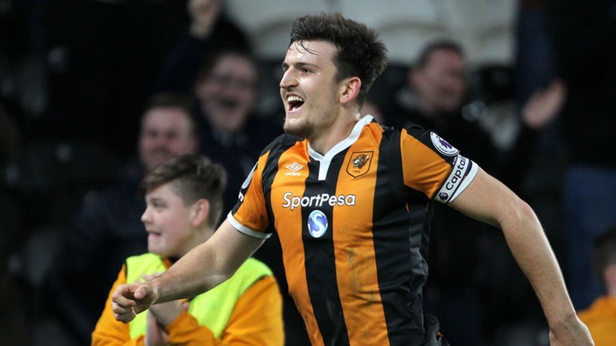 Leicester City launch stunning £17million bid for Hull City defender Harry  Maguire