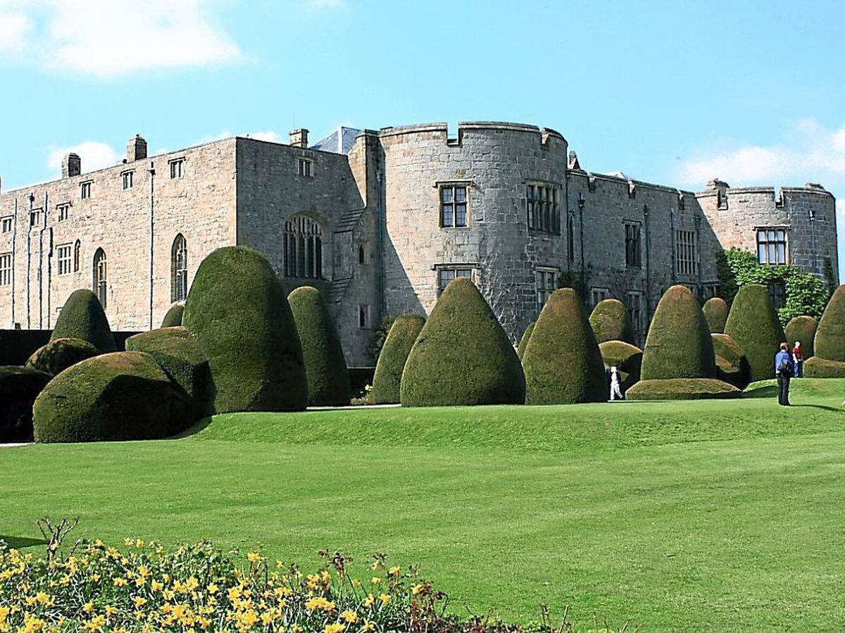 Chirk Castle to close amid high winds and danger of falling