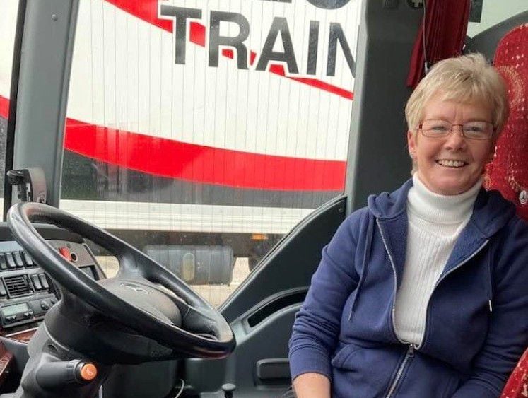 Dragons’ Den entrepreneur is inspiration to mature learner coach drivers