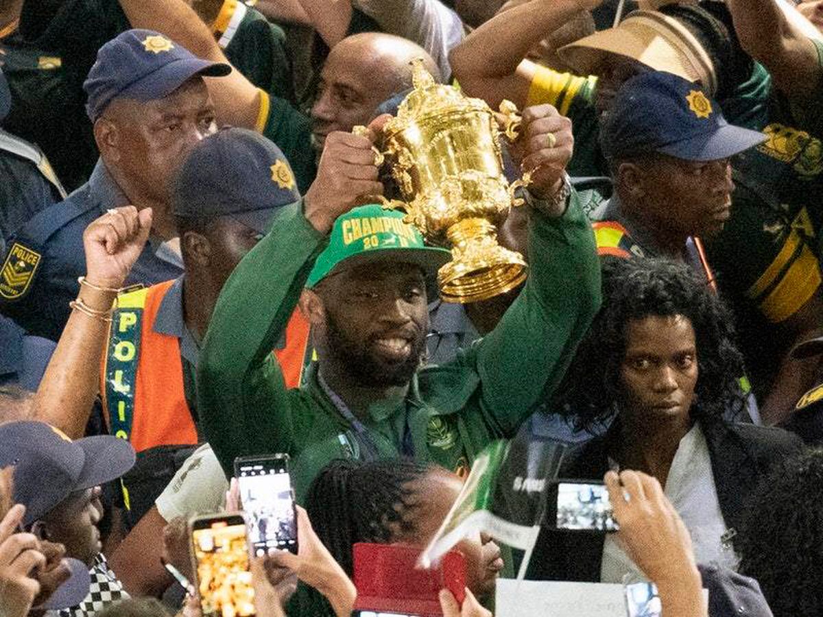 Kolisi salutes South Africa fans as thousands greet returning world ...