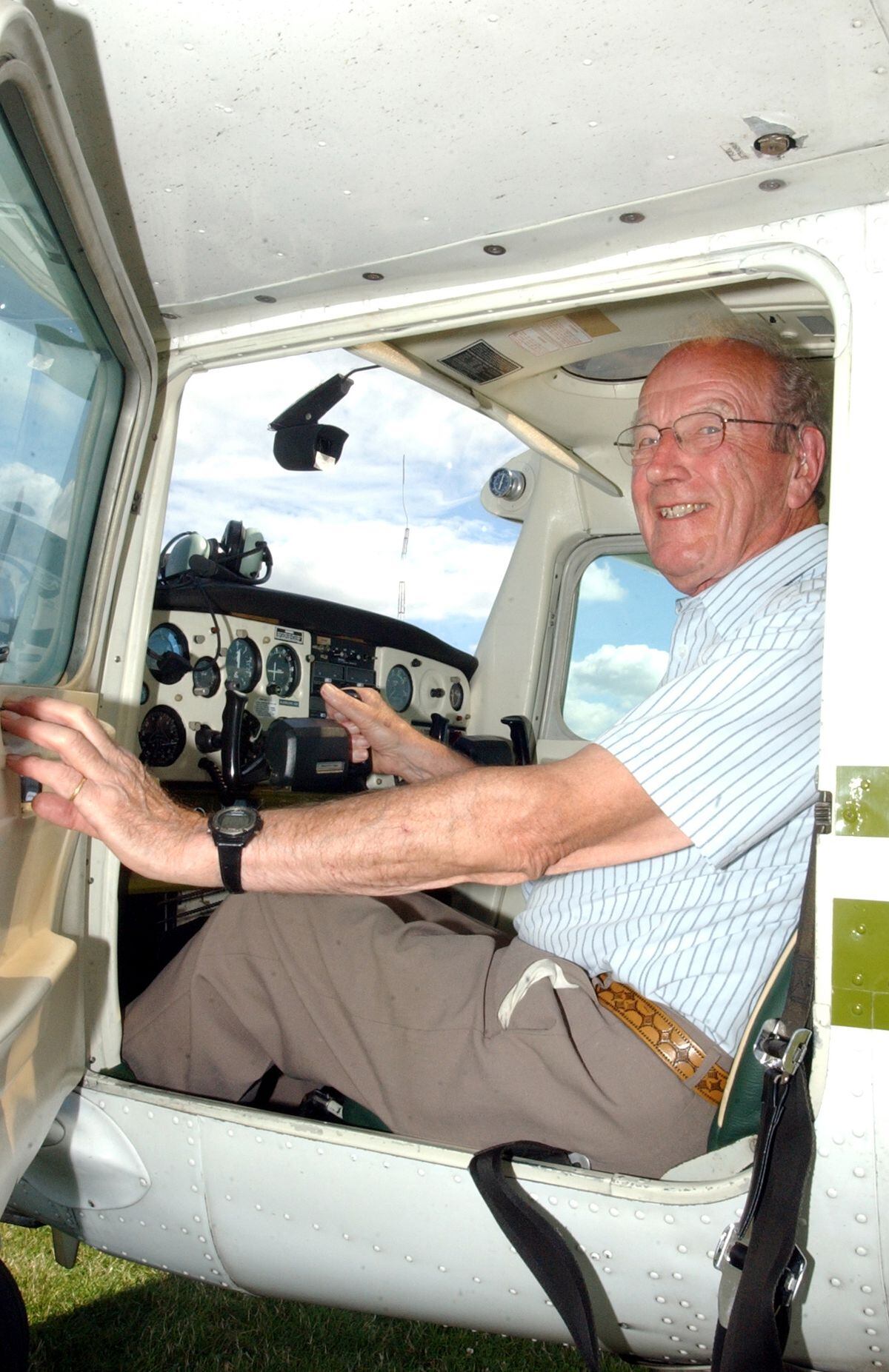 Grounded war hero pilot John, 96, can't wait to fly again | Shropshire Star