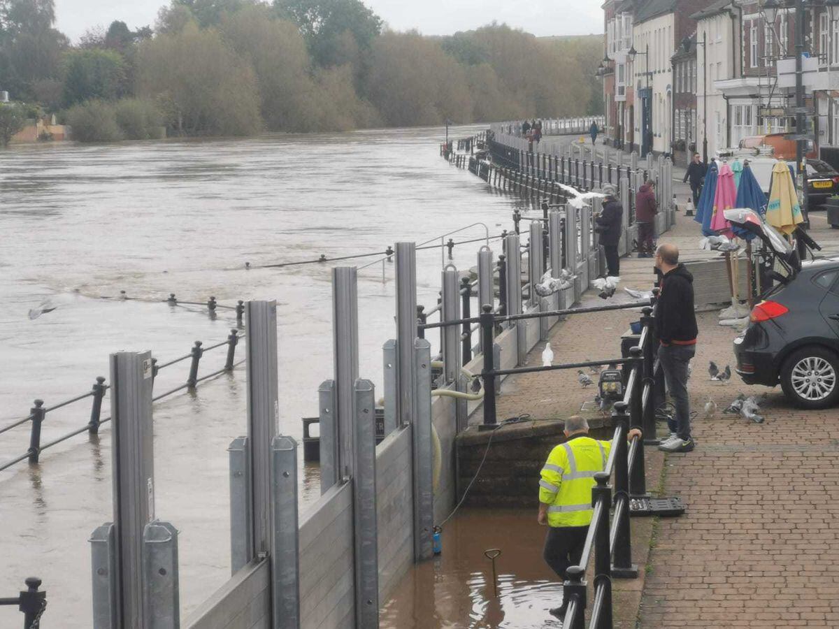 In Pictures: Bewdley Flood Barriers Put To The Test As River Peaks ...