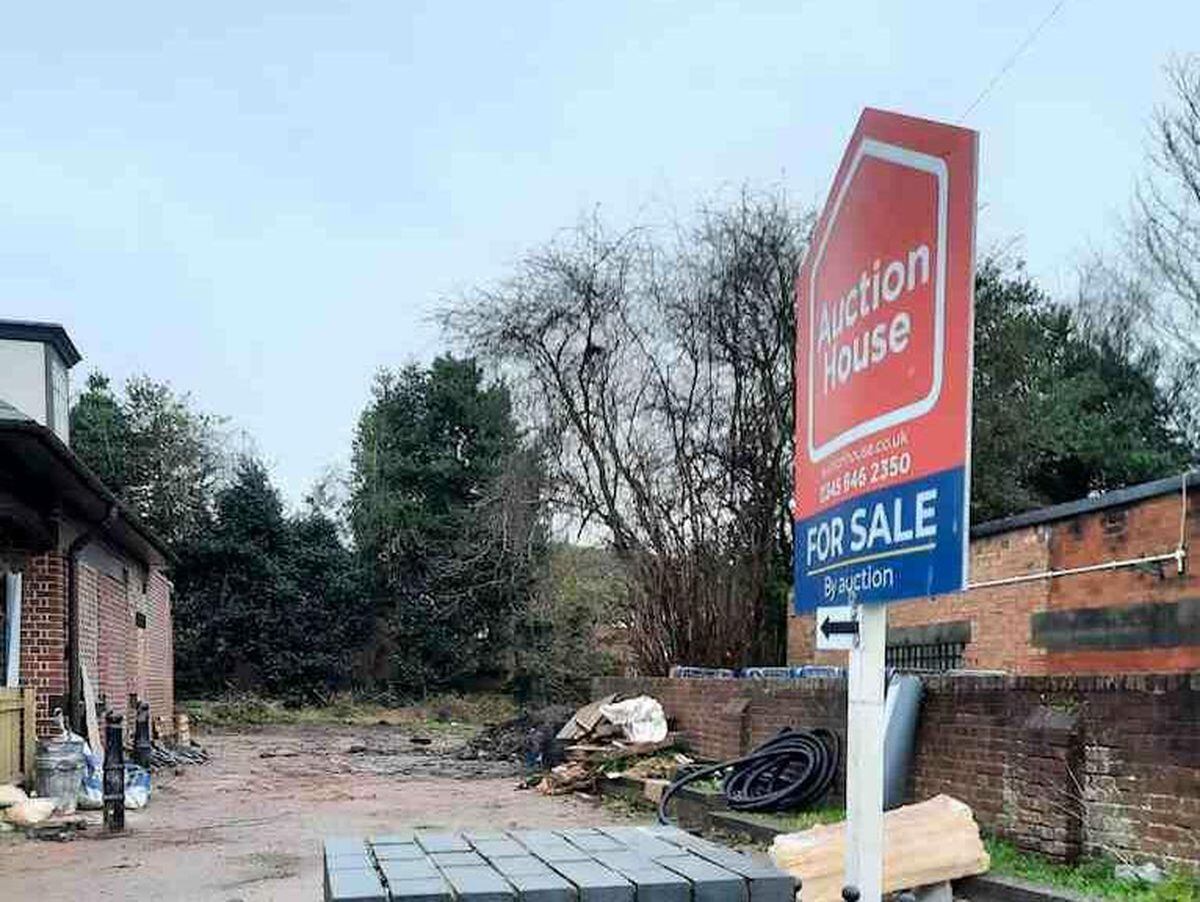 Vacant plots behind new Tesco up for auction after planning permission ...