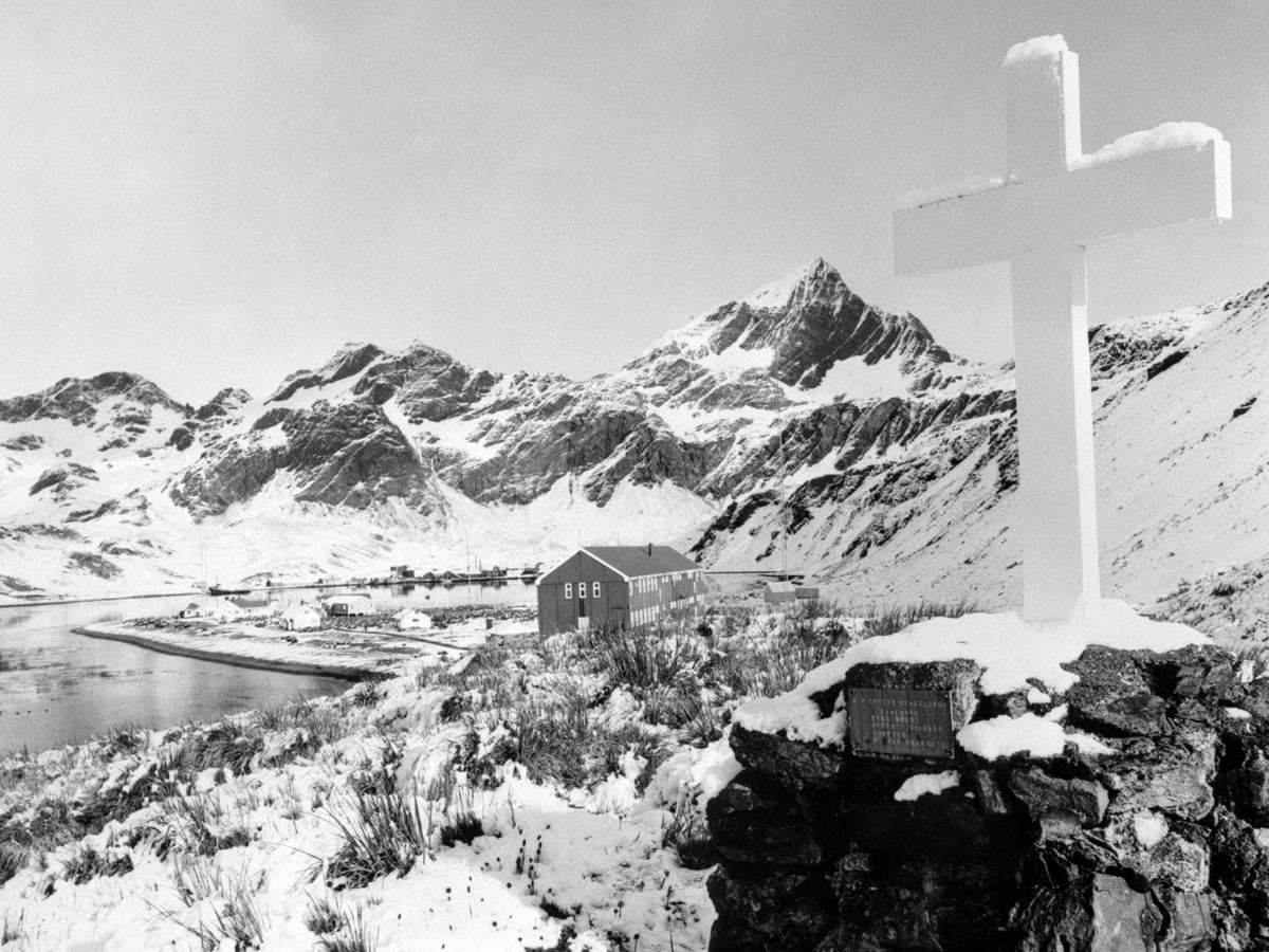 Cross erected in memory of explorer Shackleton to travel 7,000 miles to Scotland