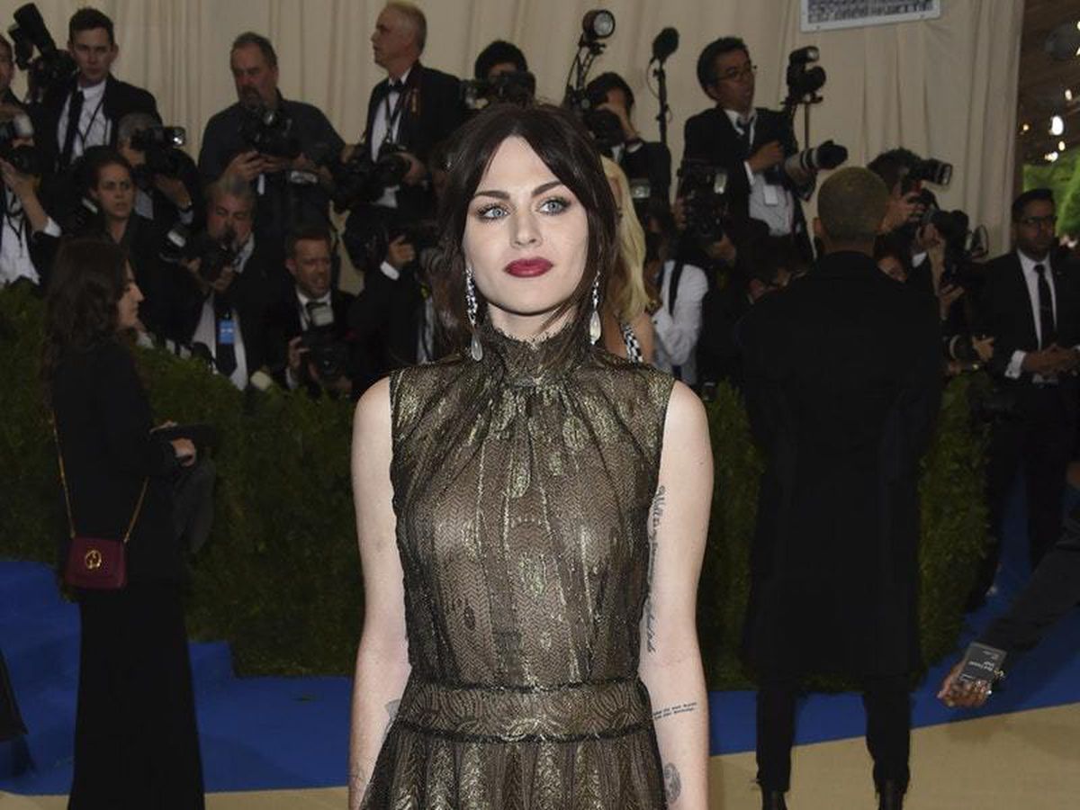 Frances Bean Cobain reveals two-year struggle with addiction ...