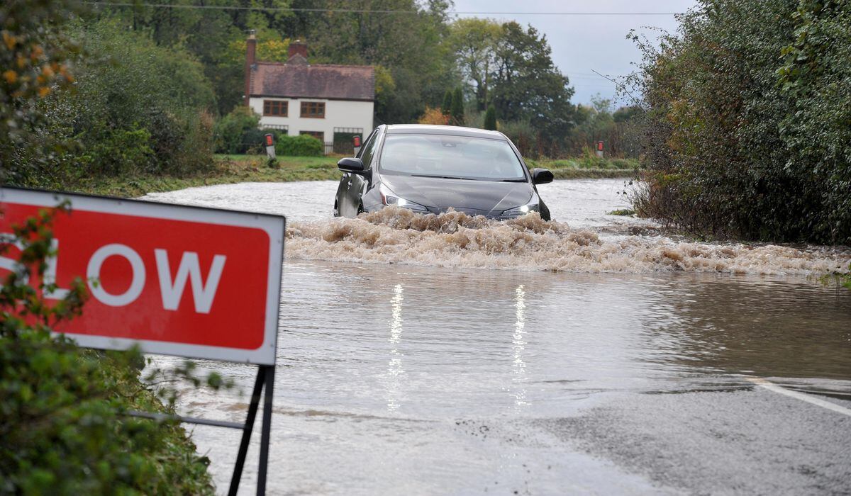 Shropshire flooding: Cars under water as River Severn levels peak in ...