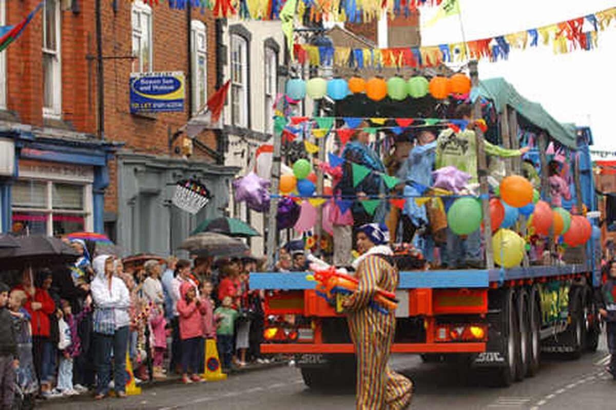 Ellesmere carnival fun draws crowds | Shropshire Star