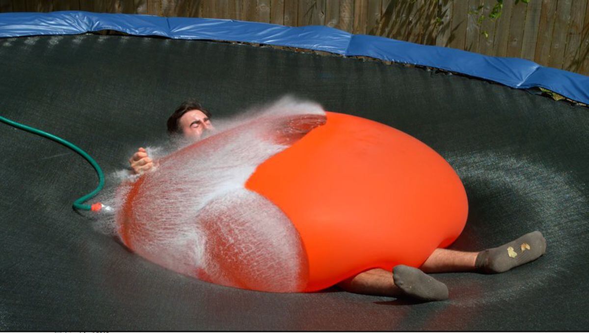 Giant water outlet balloon