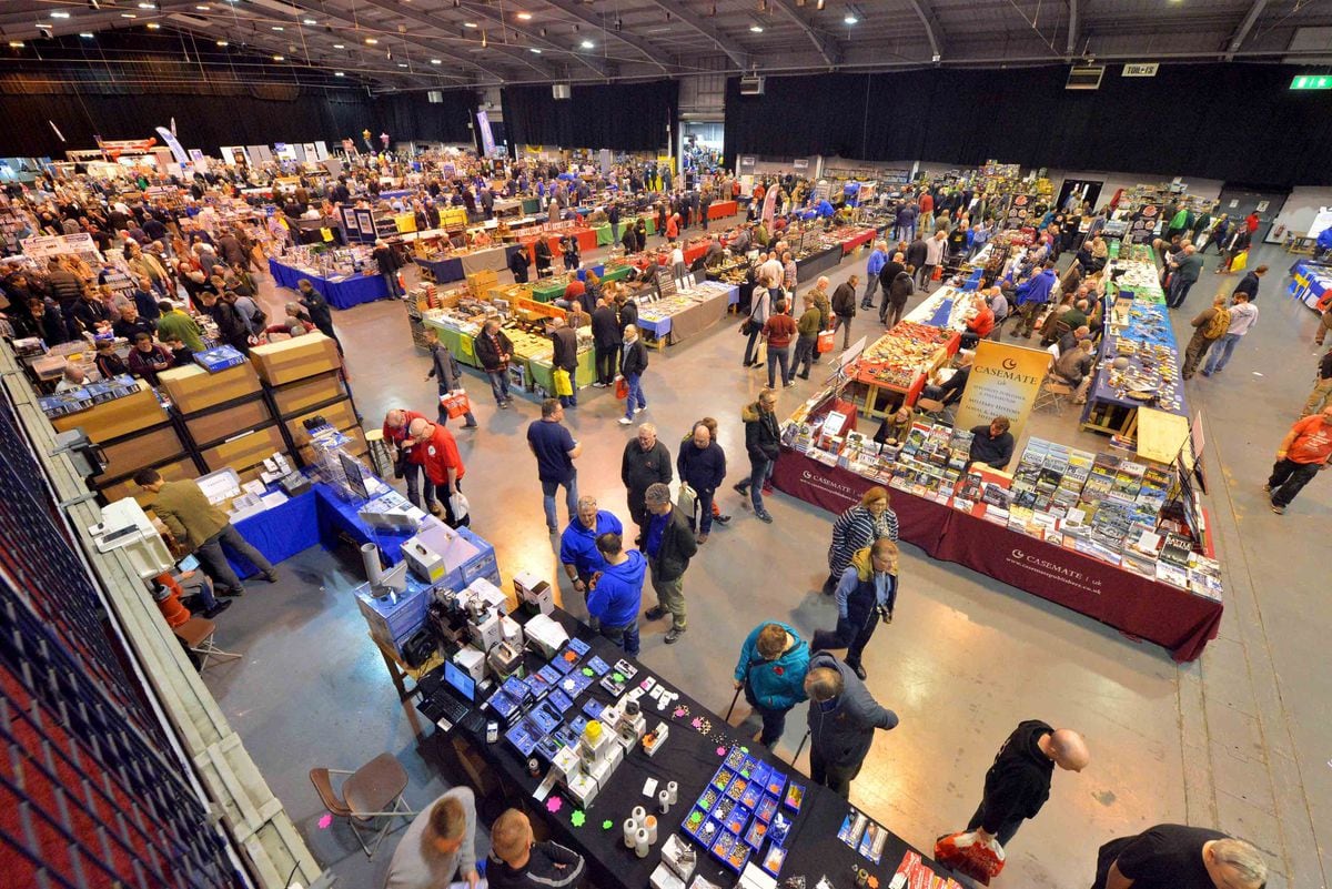 Thousands attend Scale Model World show at Telford with pictures and
