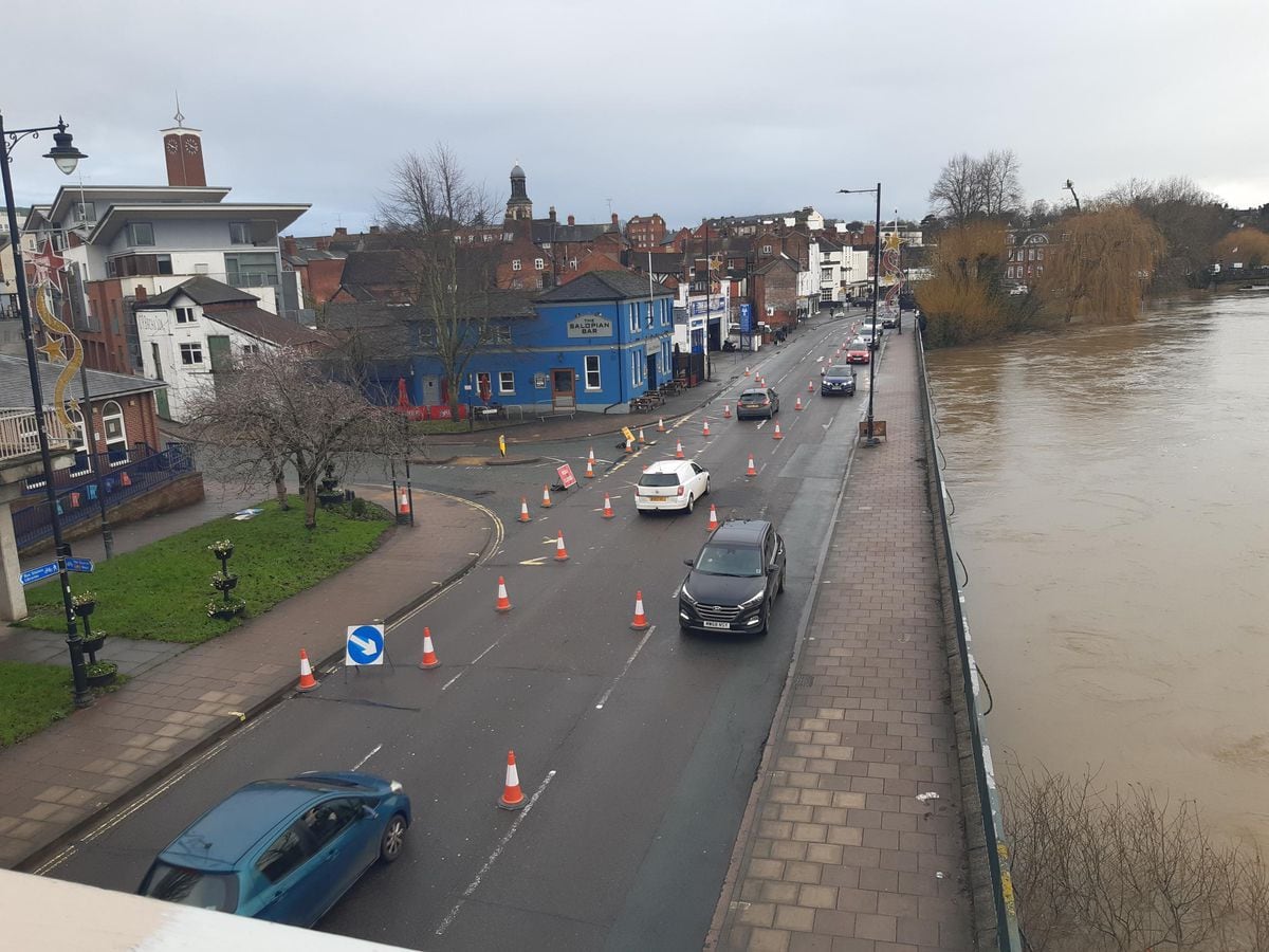 Main routes through Shrewsbury closed to traffic due to rising