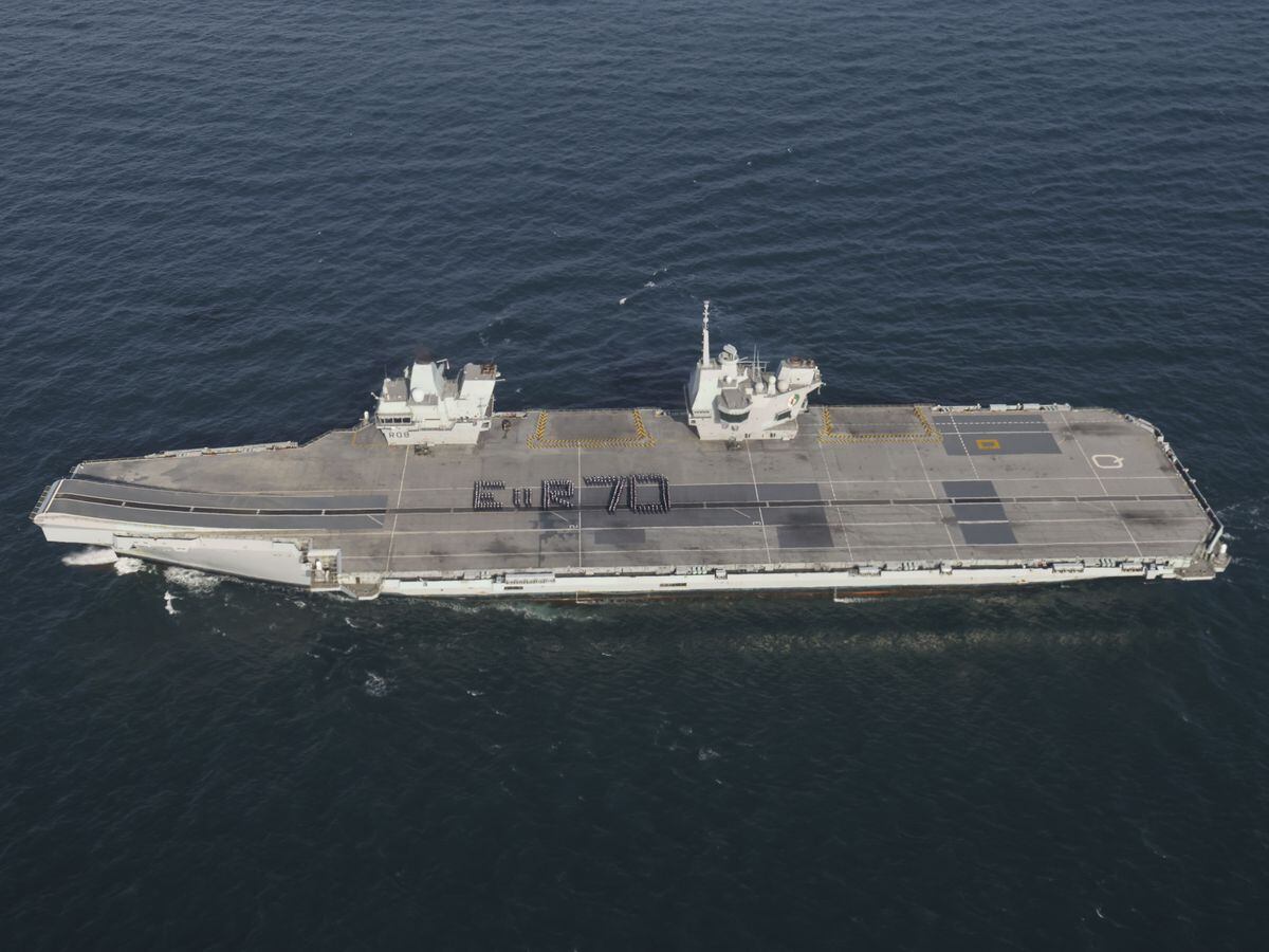 Royal Navy sailors spell out Jubilee message to Queen on carrier flight ...