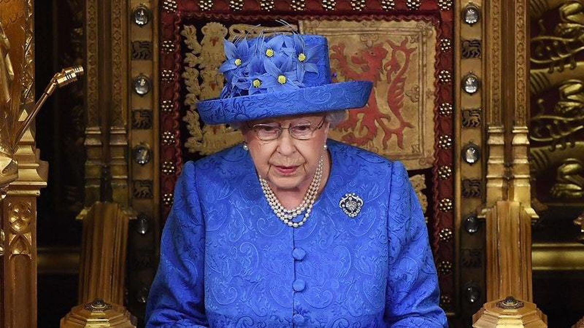 Queen’s hat at State Opening looks remarkably like EU flag | Shropshire ...