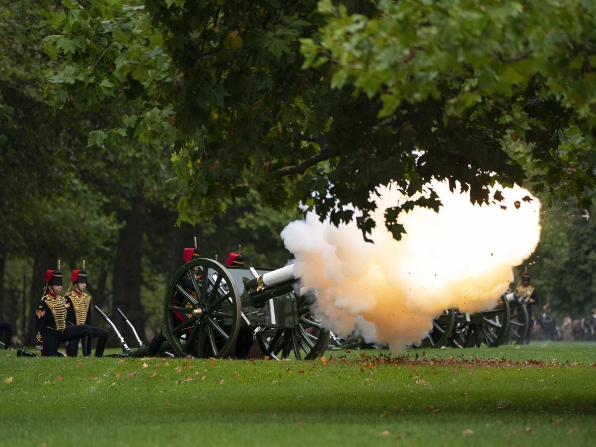 41-gun salute for Queen's birthday, UK News