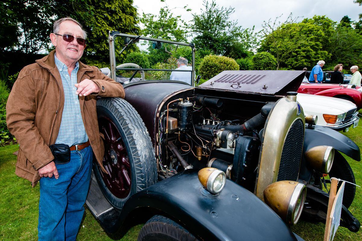 Right Royal display at Ludstone classic car show - in photos and video