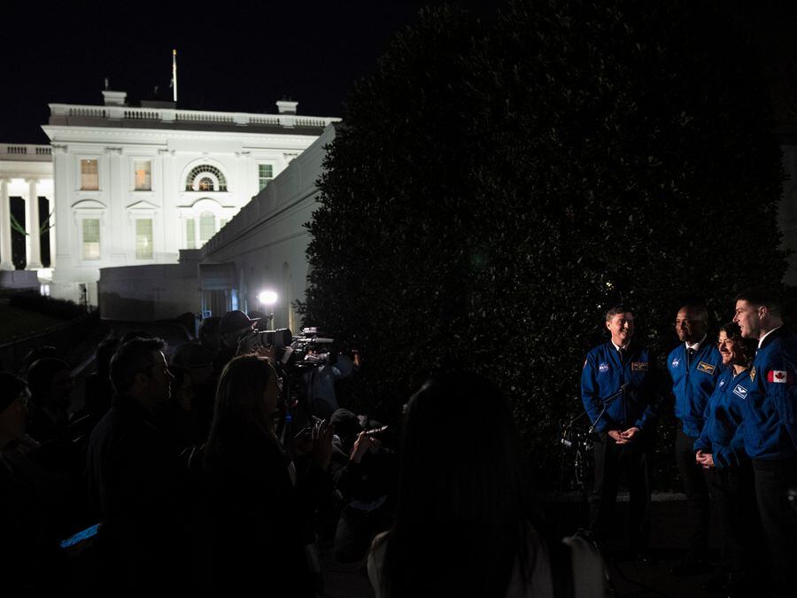 Biden Hosts Nasa Astronauts Aiming To Fly Around The Moon Shropshire Star