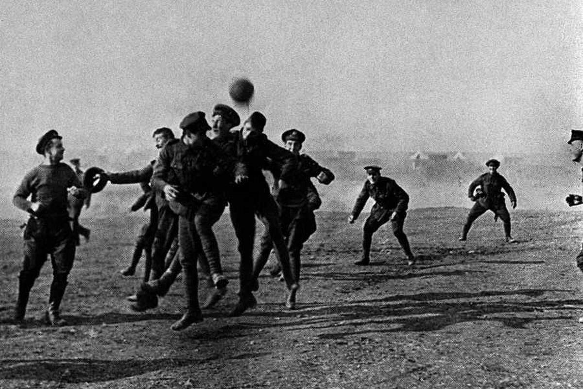 football christmas 1914