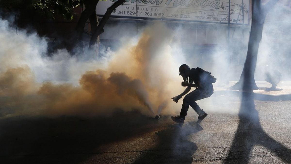 Senior Venezuelan prosecutor says protester was killed by police ...