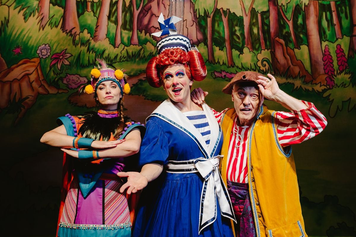 Cast of Theatre Severn panto unveiled as 25,000 tickets already sold ...