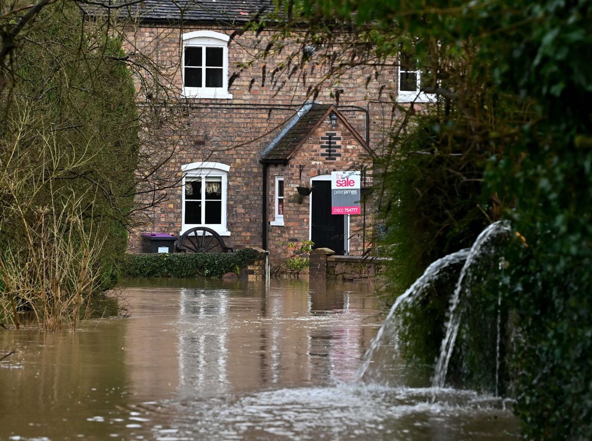 Flood Warnings Remain On Rivers In Shropshire As Water S Peak Moves Down The Severn Shropshire