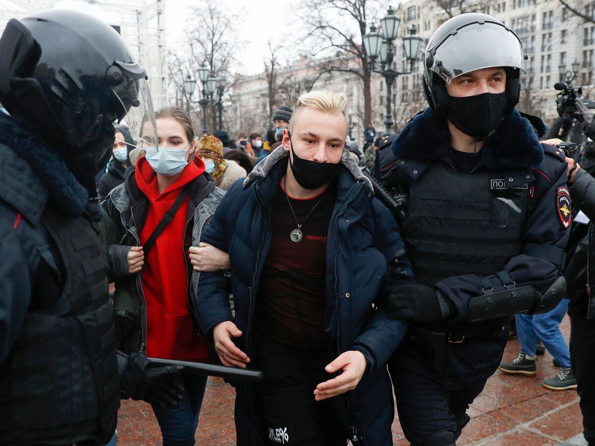 Russia Arrests 350 Protesters Demanding Navalny S Release Shropshire Star