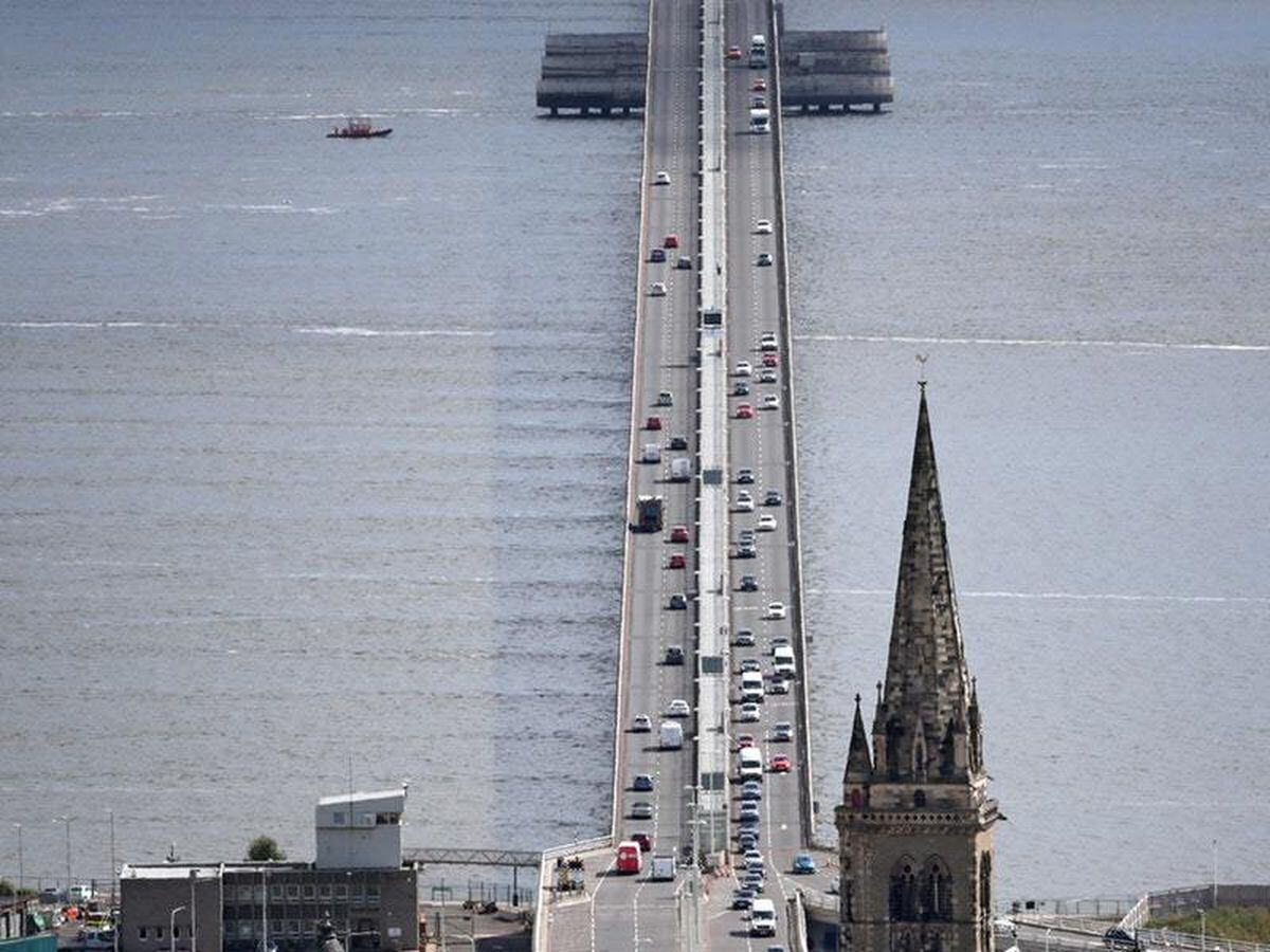 Forth and Tay road bridges closed to all traffic in Storm Dennis