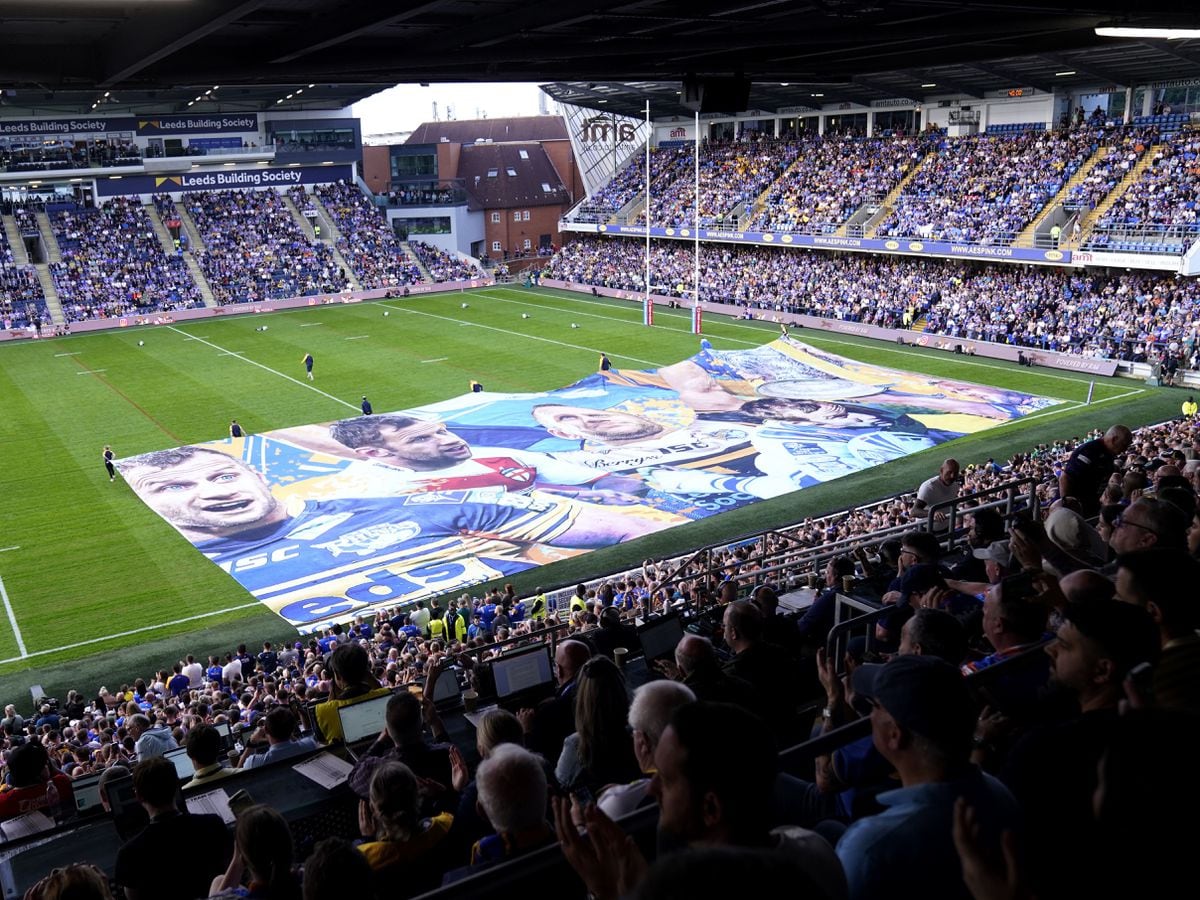 Former team-mates lead tributes to ‘inspiration’ Rob Burrow as Leeds host Leigh