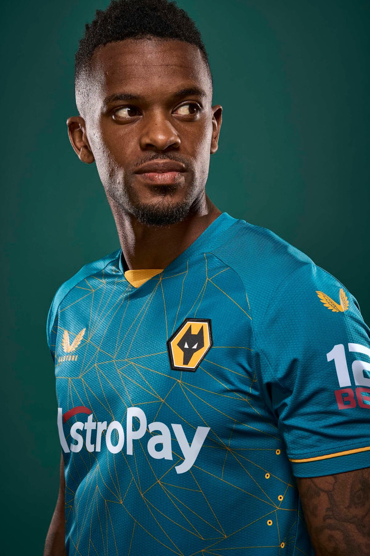 Wolves hot sale kit away