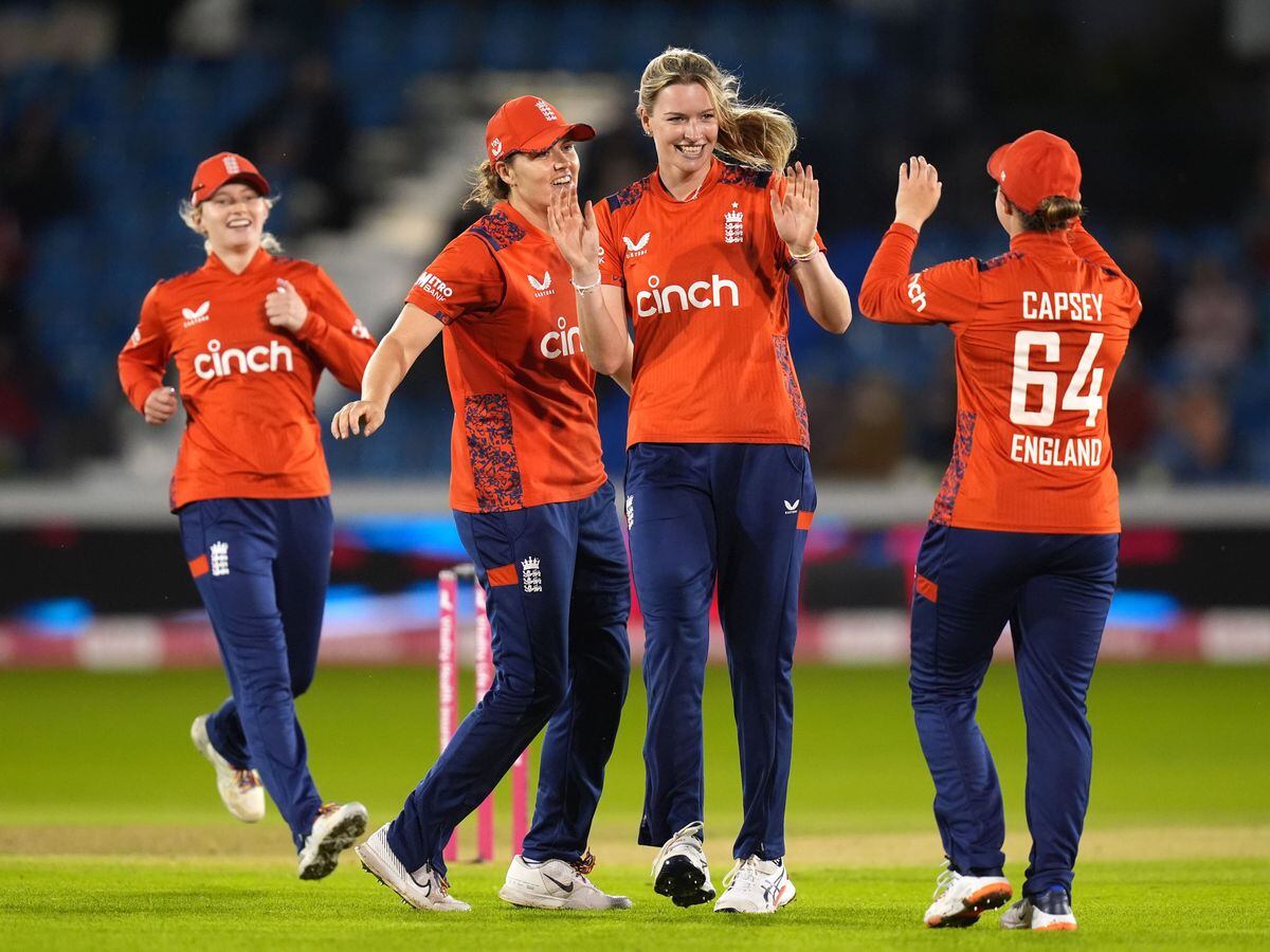 Heather Knight pleased to see England show calmness under pressure