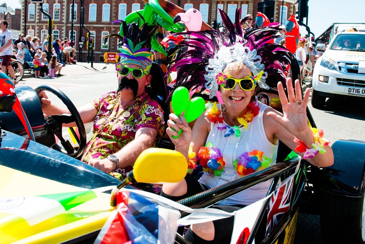 Huge crowds cheer on Shrewsbury Carnival parade with video and