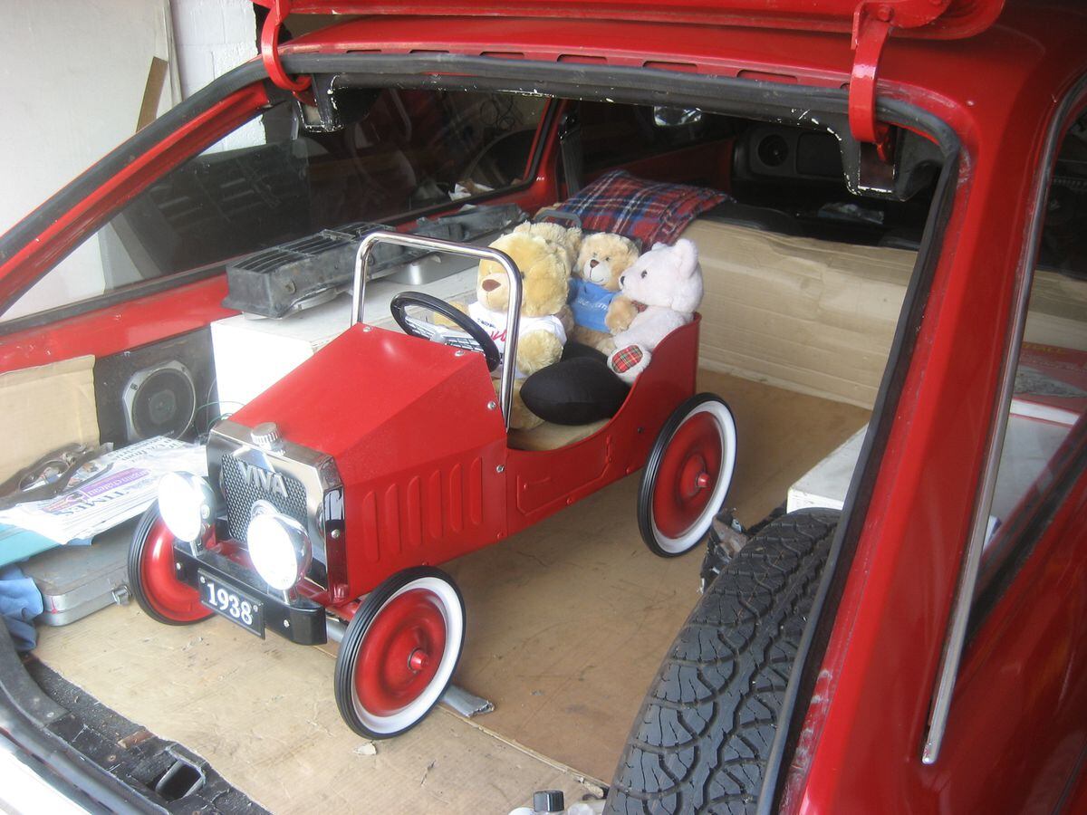 Teddy bears' grand day out in classic cars to entertain locked-down