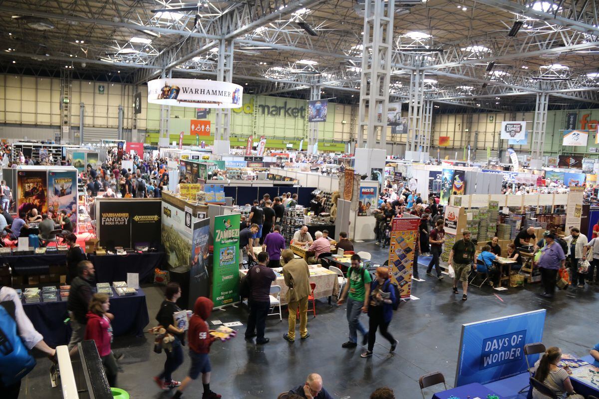 Gaming fans flock to UK Games Expo in Birmingham with pictures