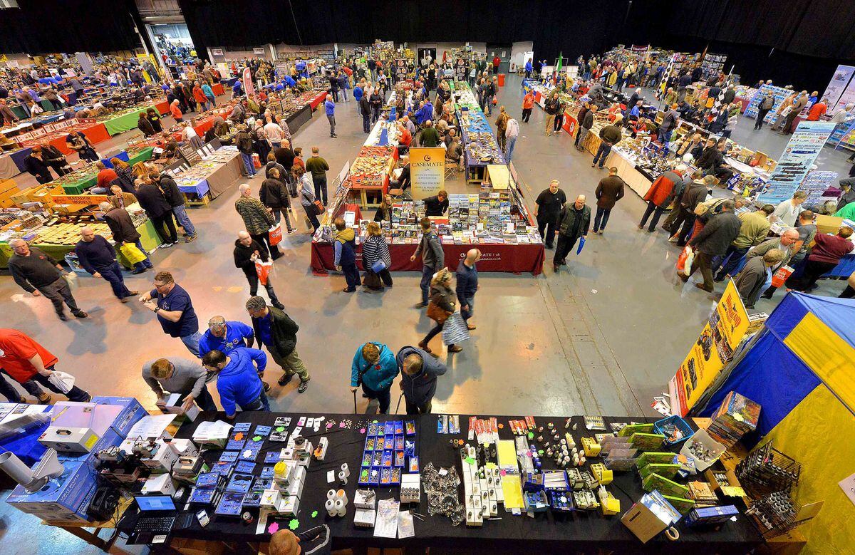 Thousands attend Scale Model World show at Telford with pictures and