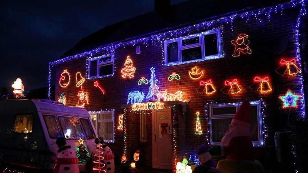 Global visitors come to see village Christmas lights | Shropshire Star