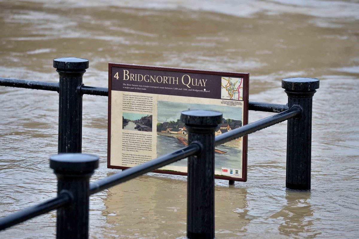 WATCH: Bridgnorth Left Under Water By River Severn Flooding ...