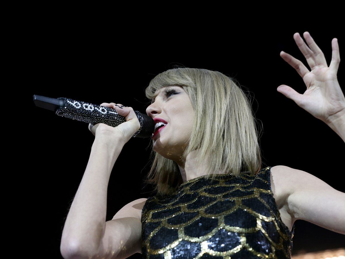 Taylor Swift first artist to claim 12 number one albums in UK in 21st ...