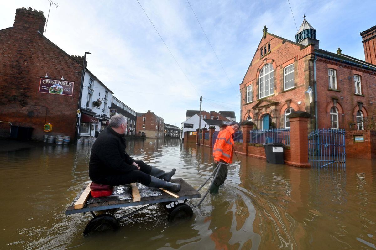 Flood Warnings Remain On Rivers In Shropshire As Water S Peak Moves Down The Severn Shropshire