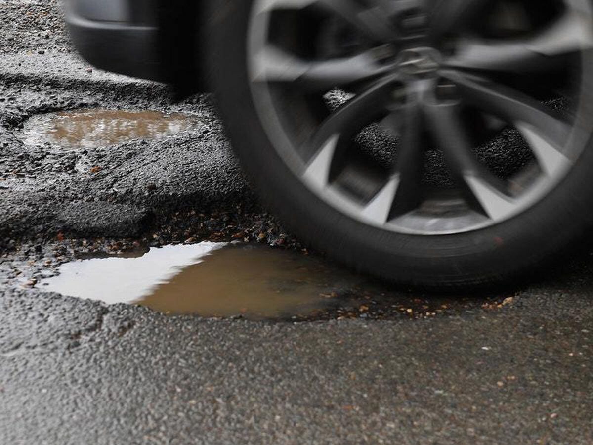 learner-drivers-should-have-to-spot-potholes-to-pass-test