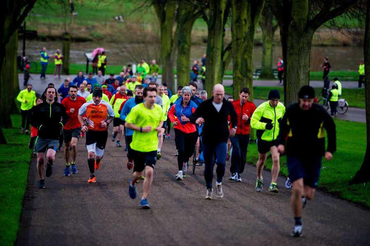 IN PICTURES: Hundreds of bearded runners kick off Shrewsbury's 2016 ...