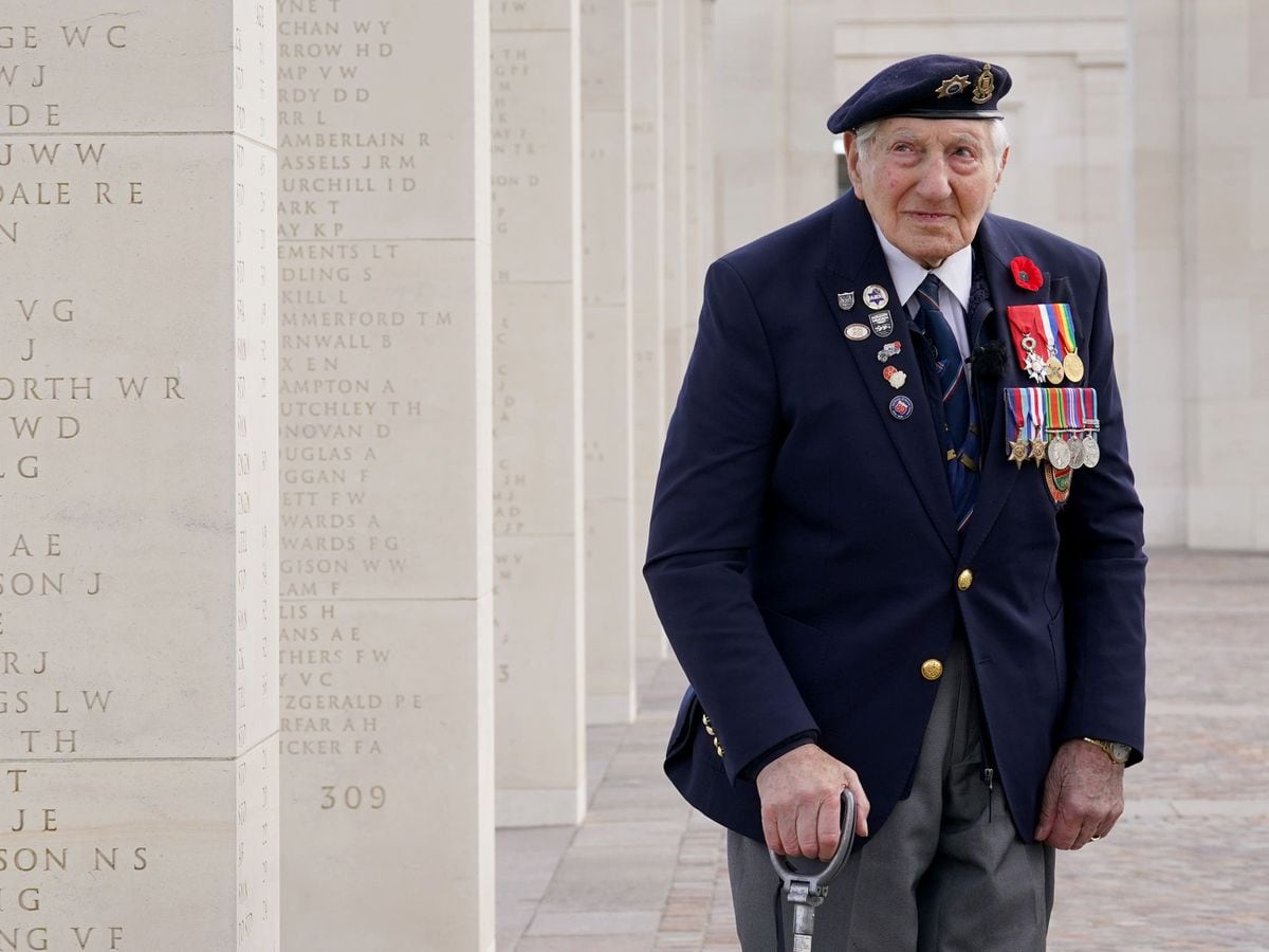 D-Day veteran, 99, calls on UK to be stronger against Russia