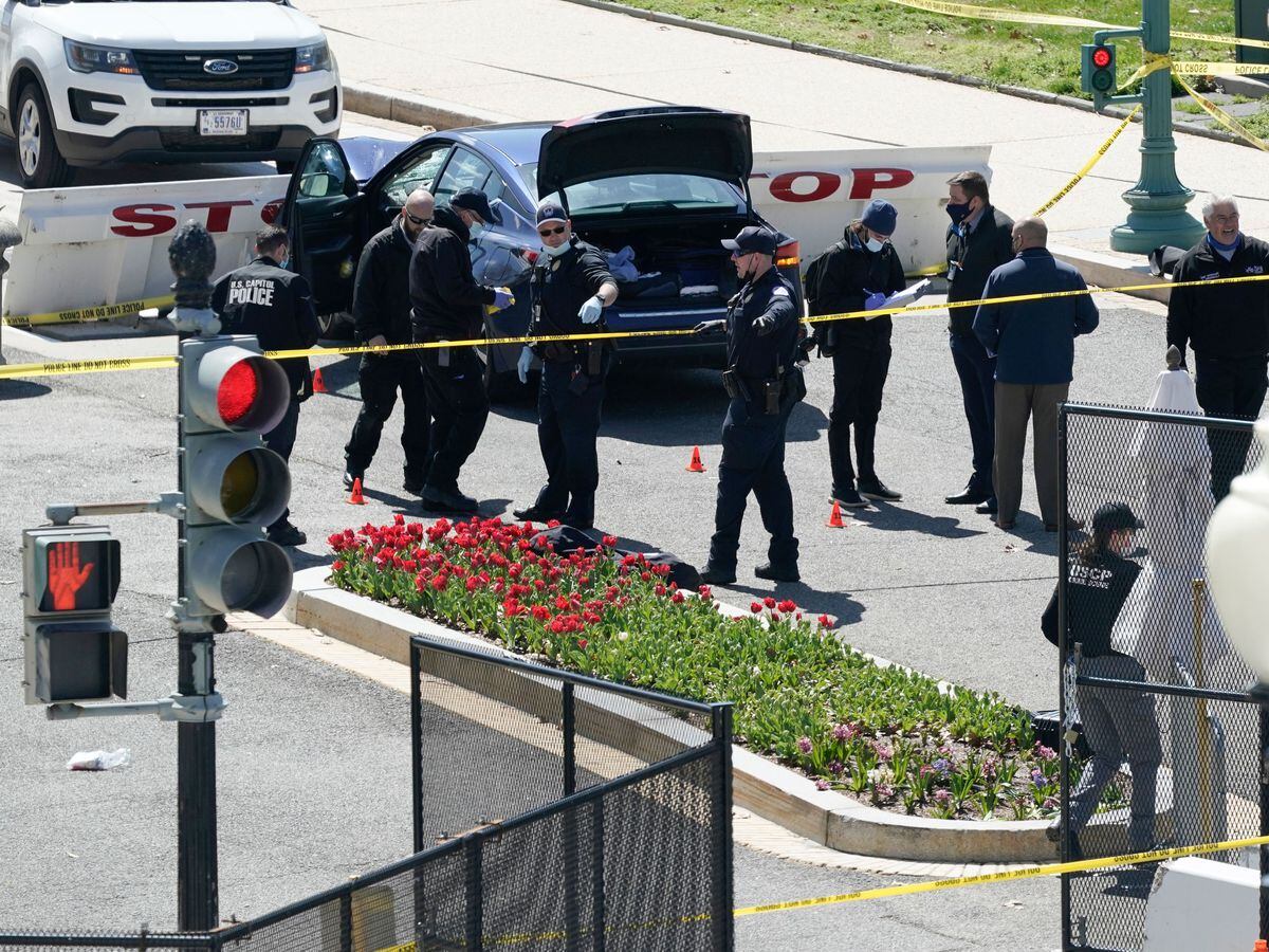 Officer Killed After Car Rams Into Us Capitol Barricade Shropshire Star 5363
