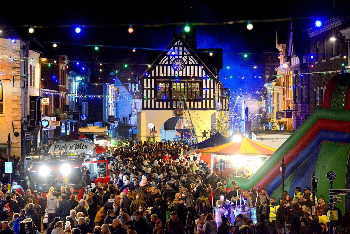 Thousands turn out for Bridgnorth Christmas lights switchon with