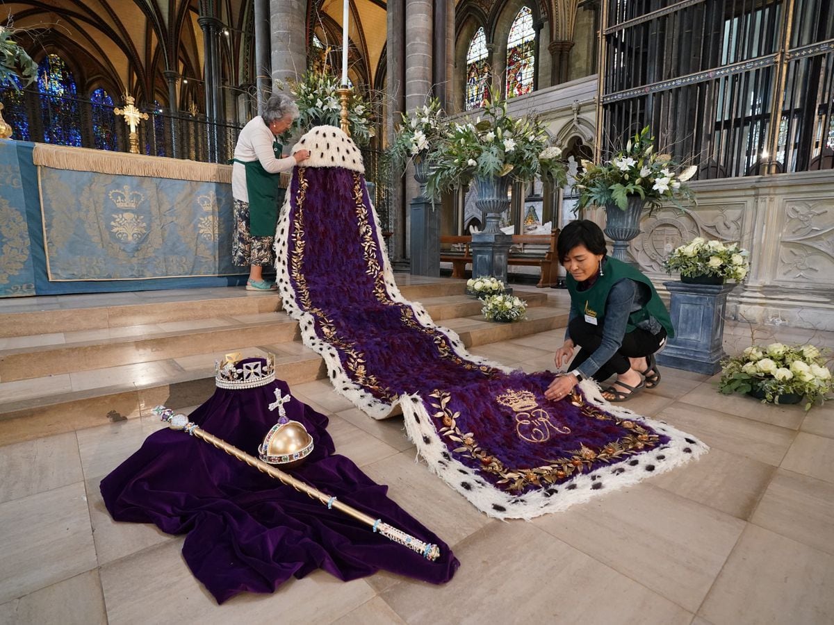 Hundreds of florists prepare for jubilee flower festival at Salisbury