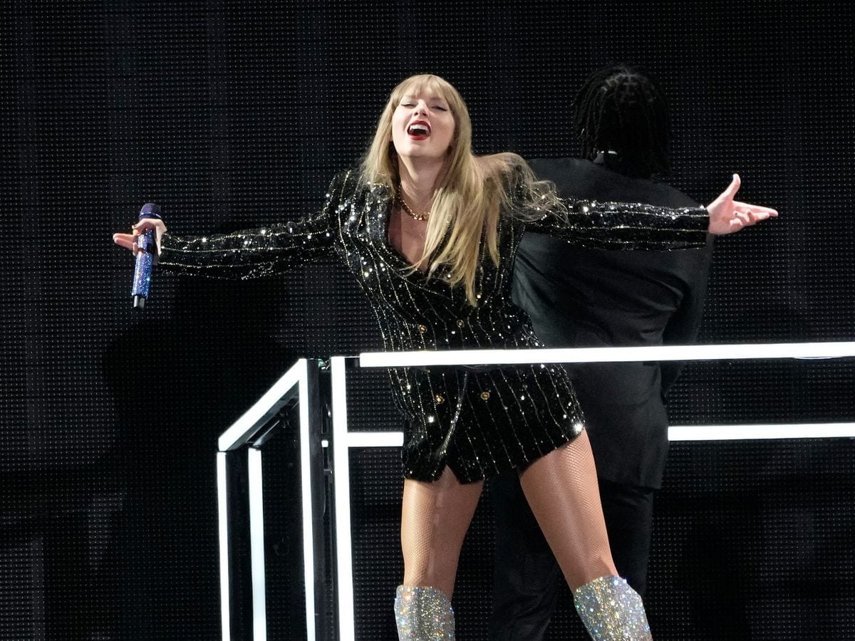 Photos: 'Swifties' descend on Sofi for Taylor Swift's The Eras tour - Los  Angeles Times