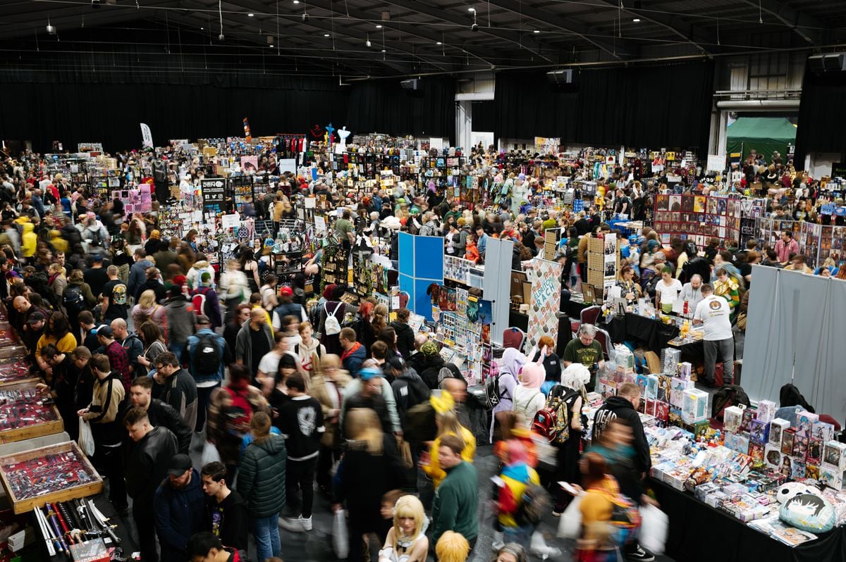 See inside Wales Comic Con as visitors from all over the UK arrive to